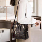 Fashion Large Capacity Ladies Everything Out of The Street Handbag Simple Single Shoulder Crossbody Bag - Image 6